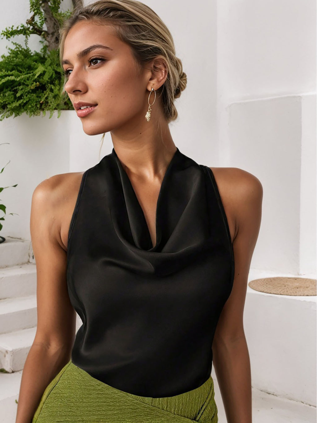 Women's Solid Color Sleeveless Halter Top