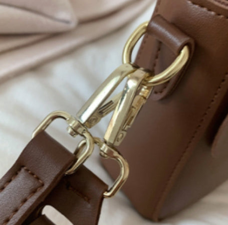 Chic Woven Shoulder Bag with Chain Strap